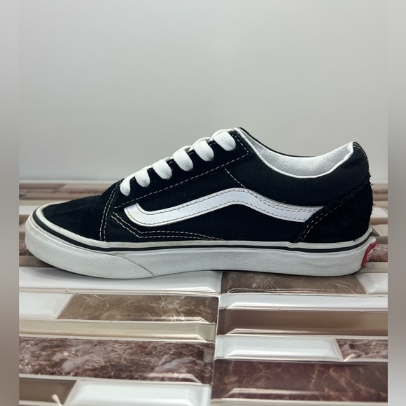 Kids Van's Old Skool Skate Shoe. Black and white size 3 unisex Boy or girl. - Picture 13 of 16